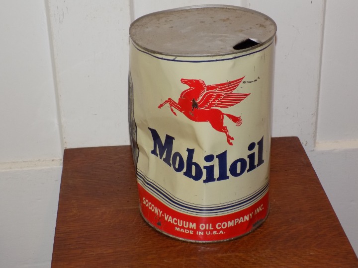 Vintage Mobiloil Pegasus 5 Quart Empty Metal Can
