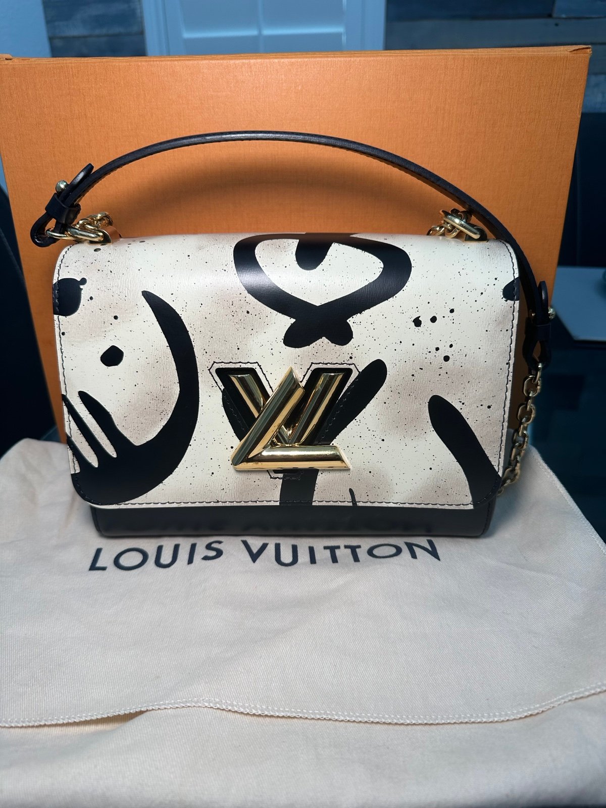 Louis Vuitton Twist MM Epi Leather Shoulder Bags for Women | Mercari m99579346551 1