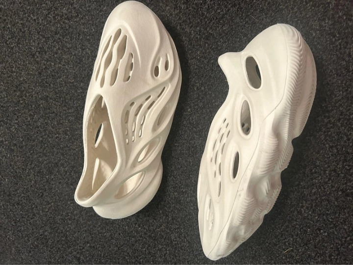 Size 9 Yeezy foam runner Sandals
