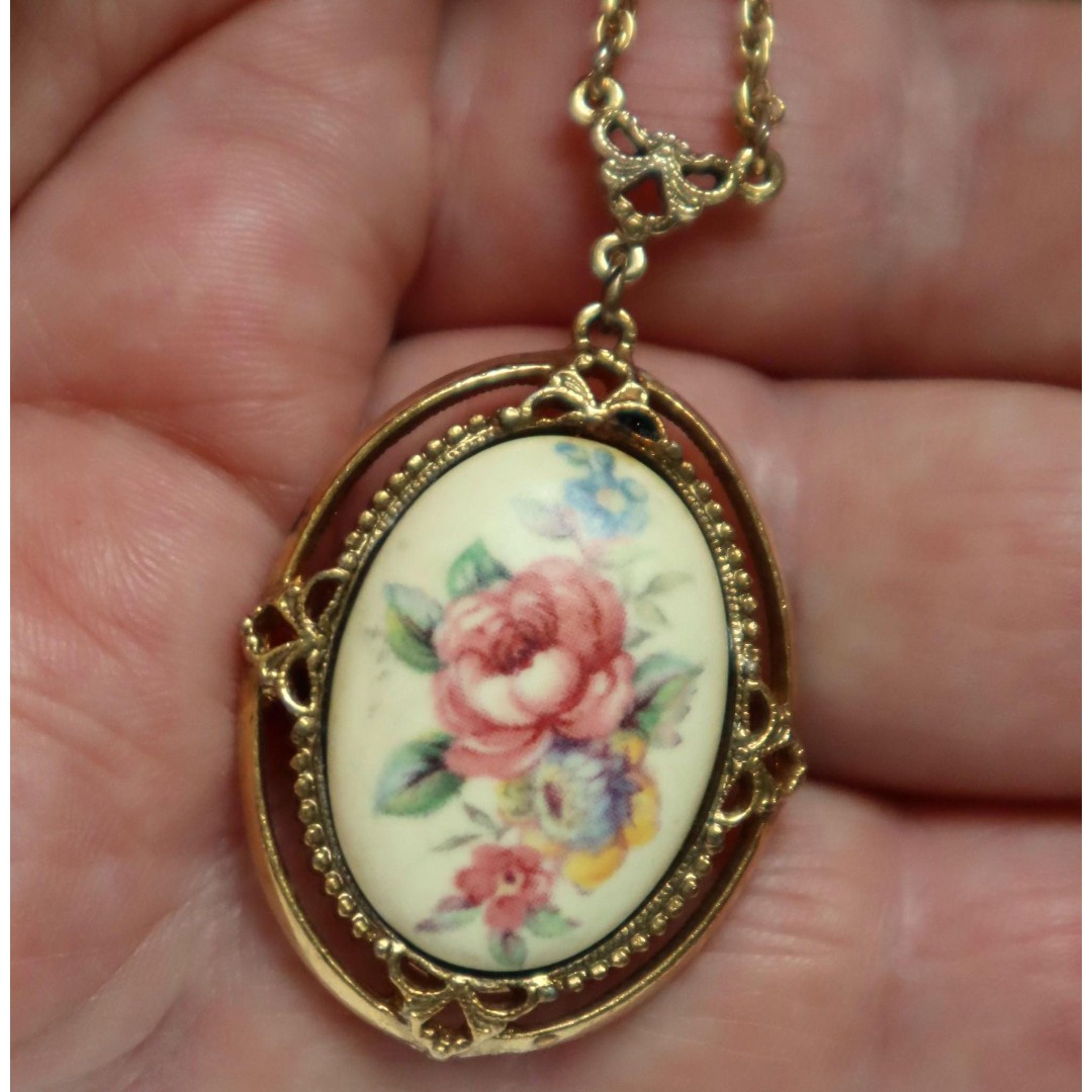 Vintage 1928 Pink Rose Pendant Necklace