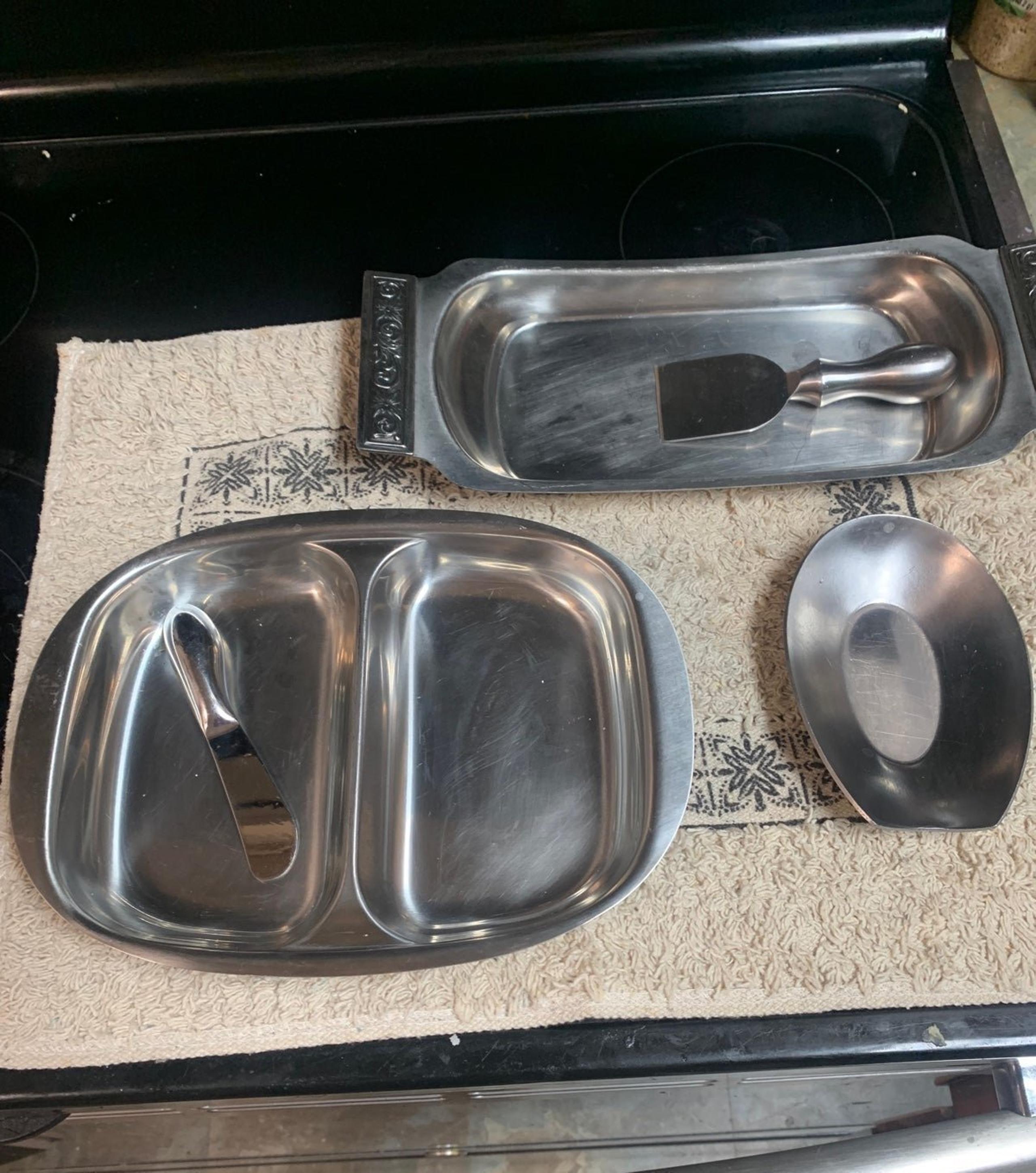 5 pc Metal Serving Dishes & Knives