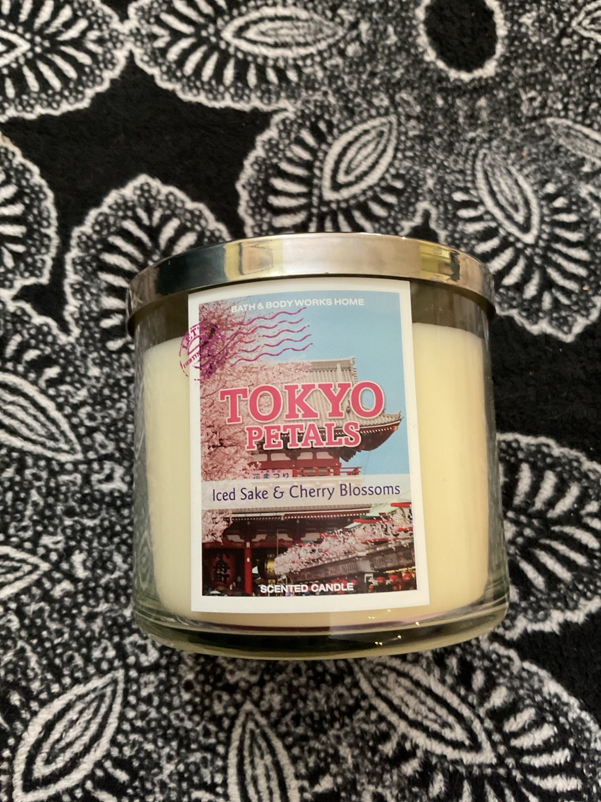 Bath and body works Tokyo petals candle