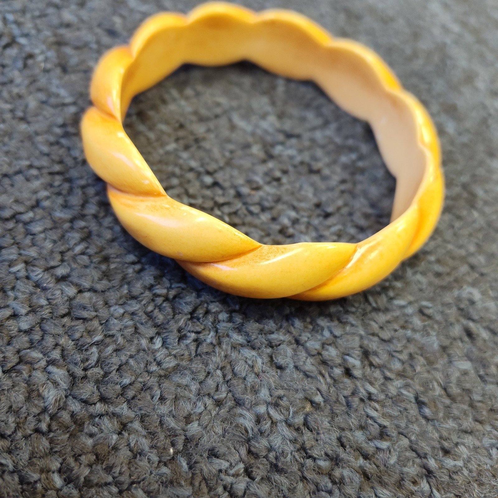 Vintage carved bakelite bangle bracelet