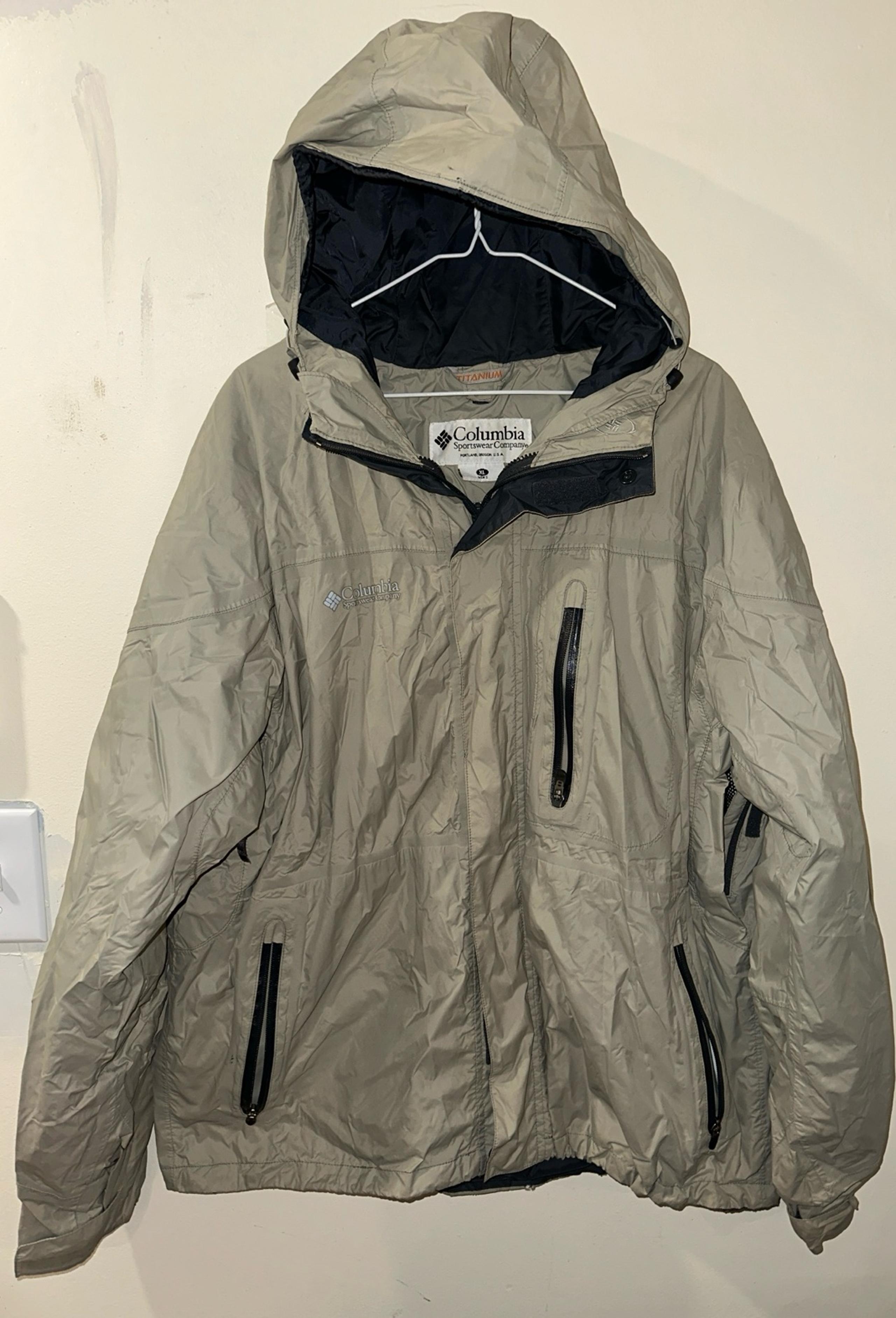 Columbia titanium rain coat size men’s XL
