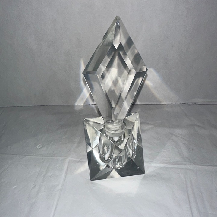 Crystal Glass Diamond-Shaped Perfume Bottle With Stopper