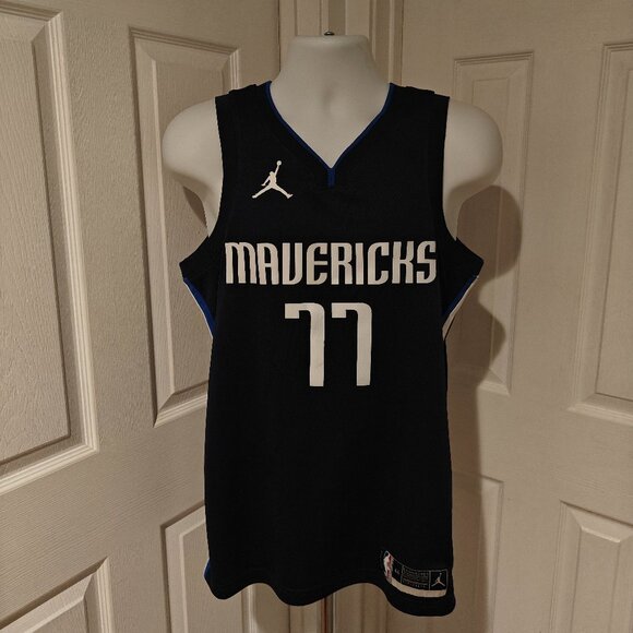 Jordan Dallas Mavericks Luka Doncic 2021/22 Statement Edition Jersey M 44 NBA