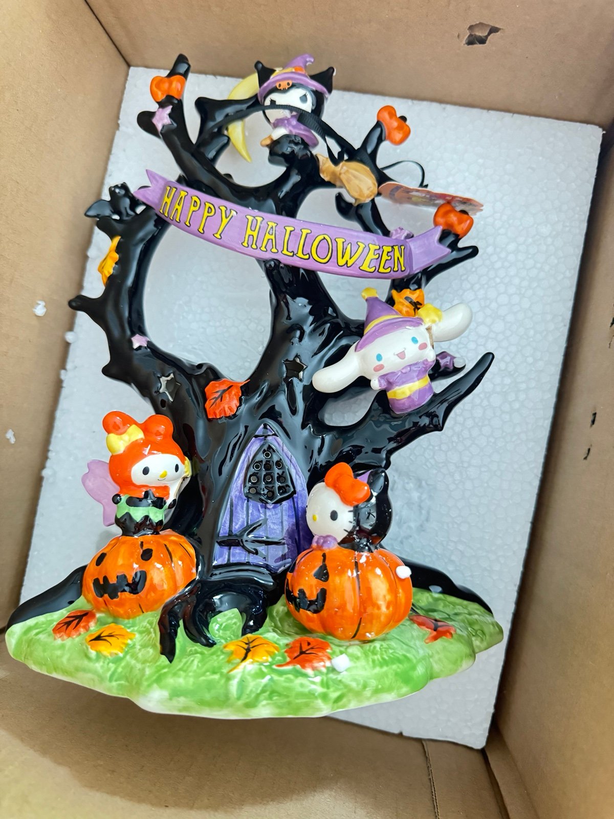 Hello Kitty halloween haunted tree with friends