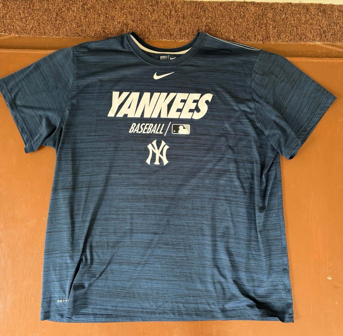 New York Yankees Nike DriFit short sleeved shirt. Mens 3XL