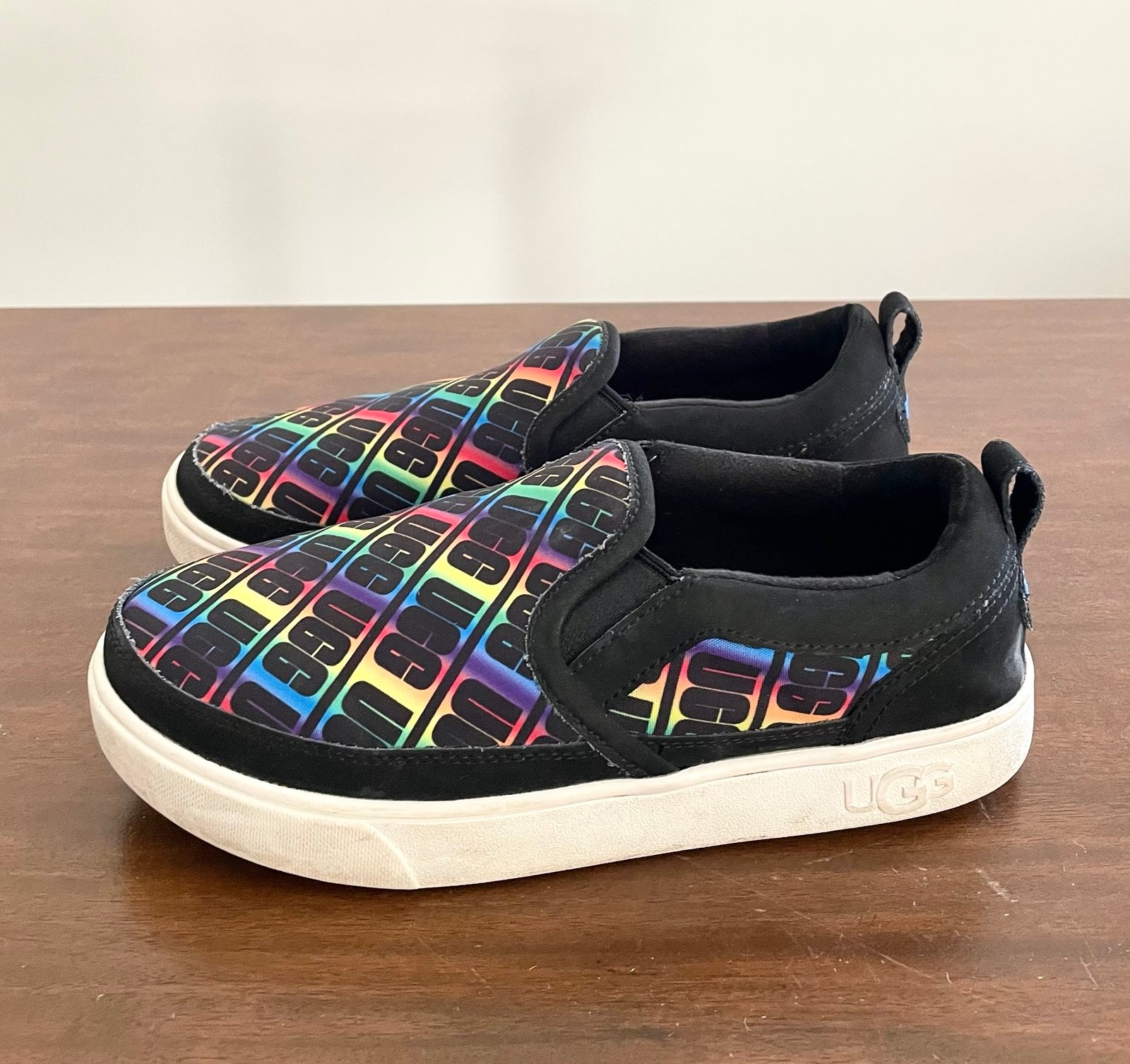 UGG Kid's Caplan Slip-On Shoes Youth Size 4