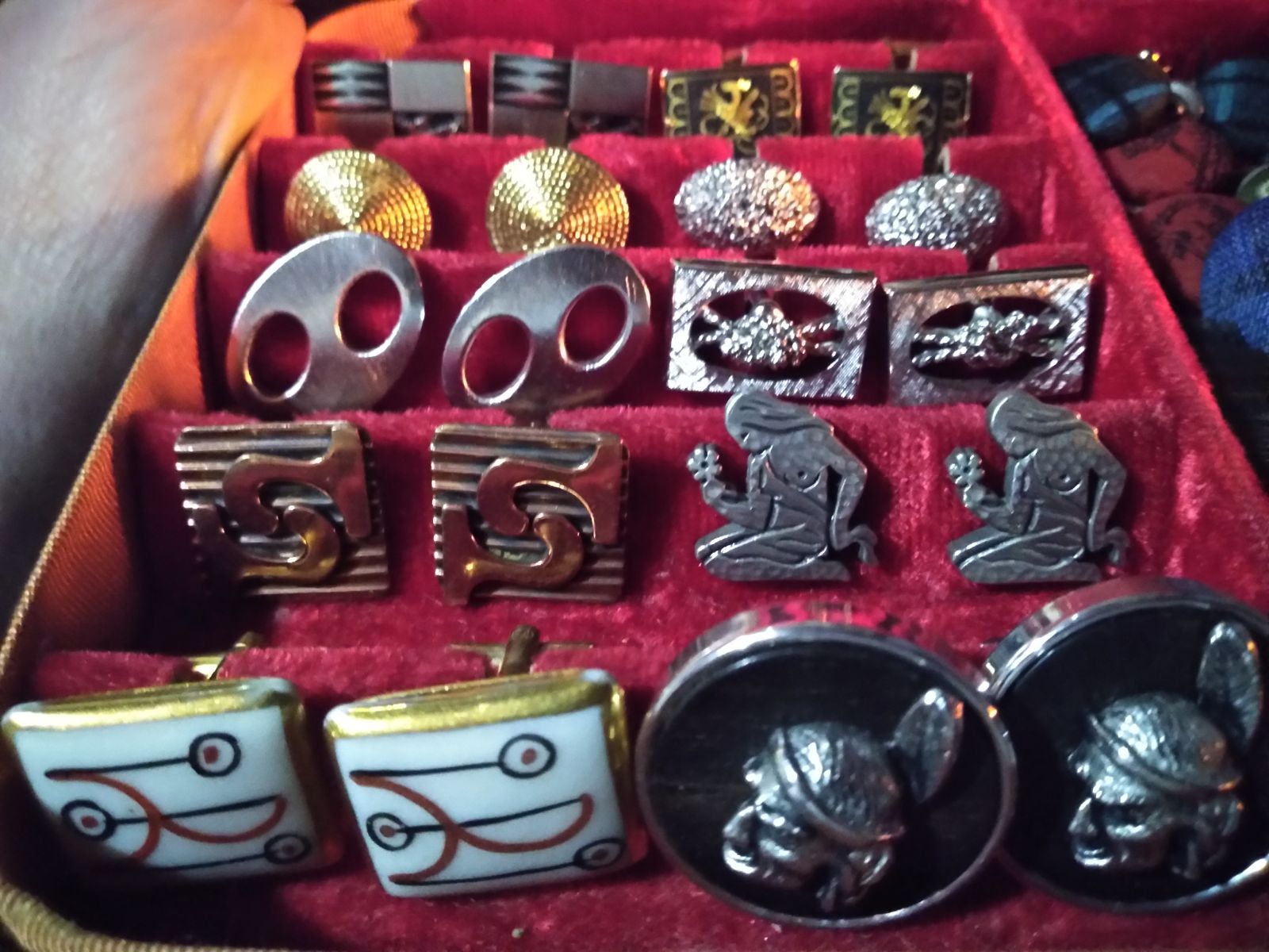 A too much cufflink and tie pins antique
