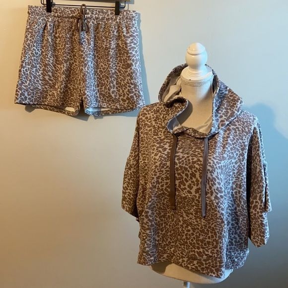Mono B Woman’s Cheetah Short & Hoodie Lounge Set NWT 1X