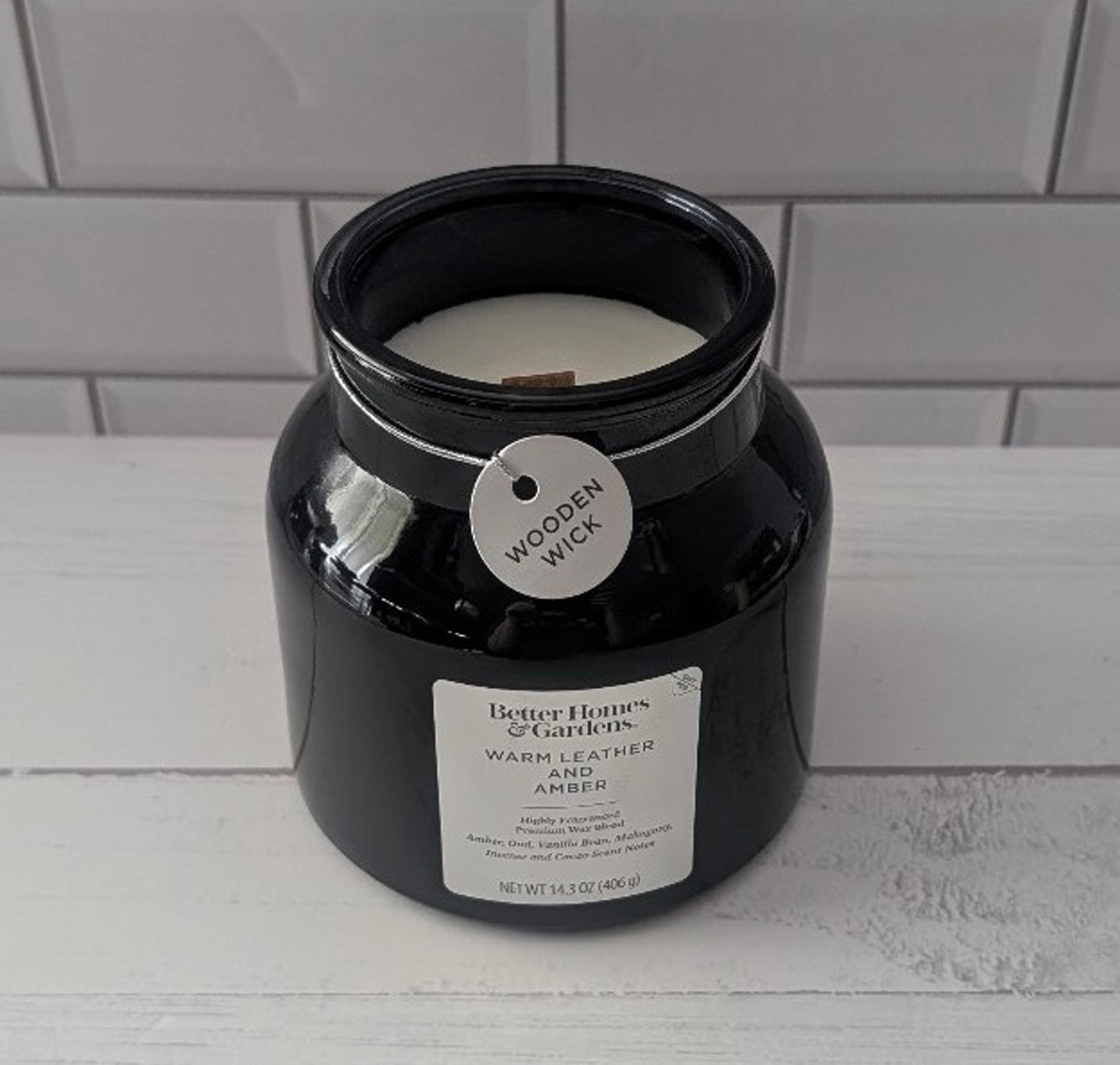 Better Homes and Gardens Warm leather and Amber Wooden Wick Candle Brand New