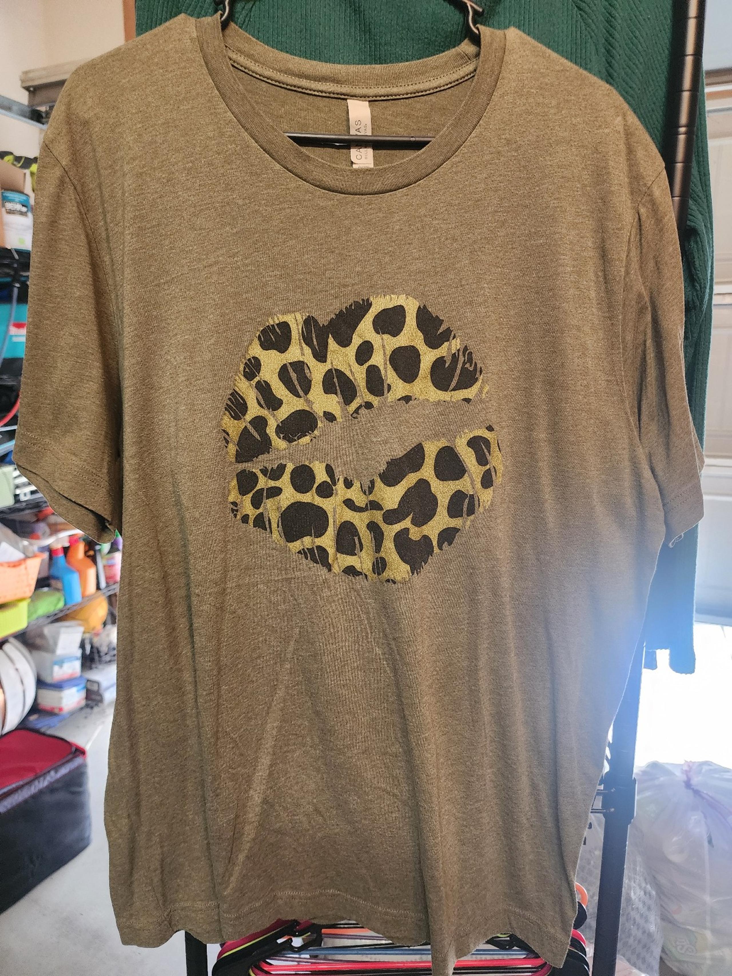Animal Print Lips Short Sleeve T-shirt - Canvas