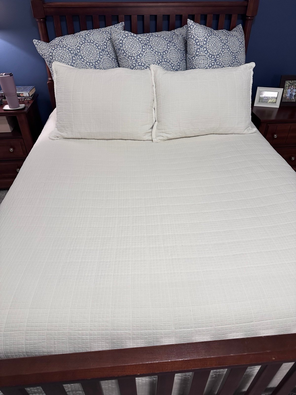 UGG Quilt and 2 Shams, White, Queen size