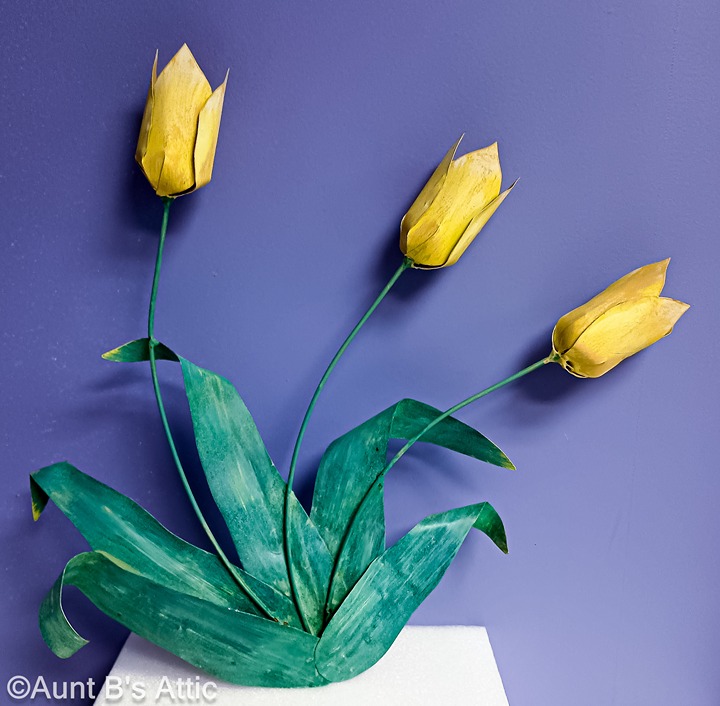 Vintage Mid Century Yellow/Gr Painted Metal 3Tulip/Floral Wall Hanging Sculpture