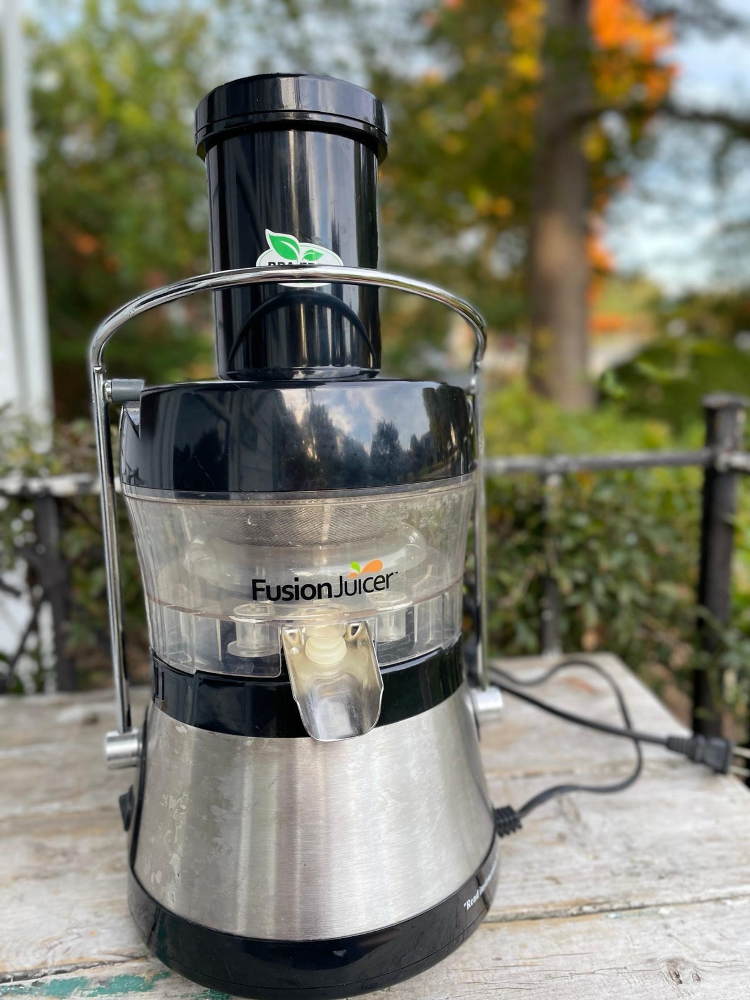 Fusion Juicer MT-1029-1 silver & black juicer