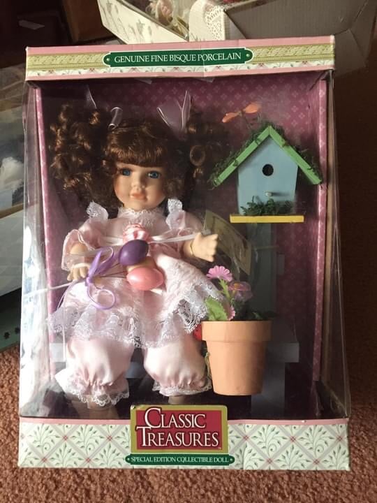 3341 Vtg Porcelain Doll Brown Ringlet curly Hair Blue Eyes Pigtails