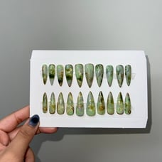 Press on nails