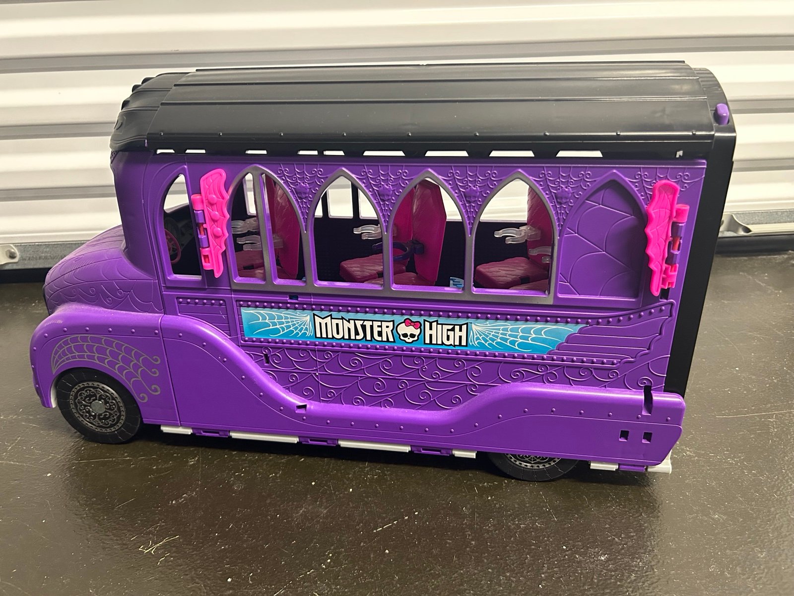 Monster High 2016 Deluxe Salon Bus Doll Play Set
