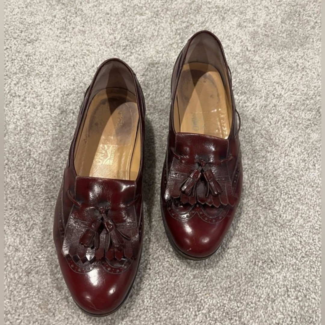 Salvatore Ferragamo leather burgundy wine size 9.5 classic Oxford loafer shoe