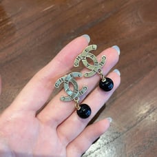 Letter double C earrings