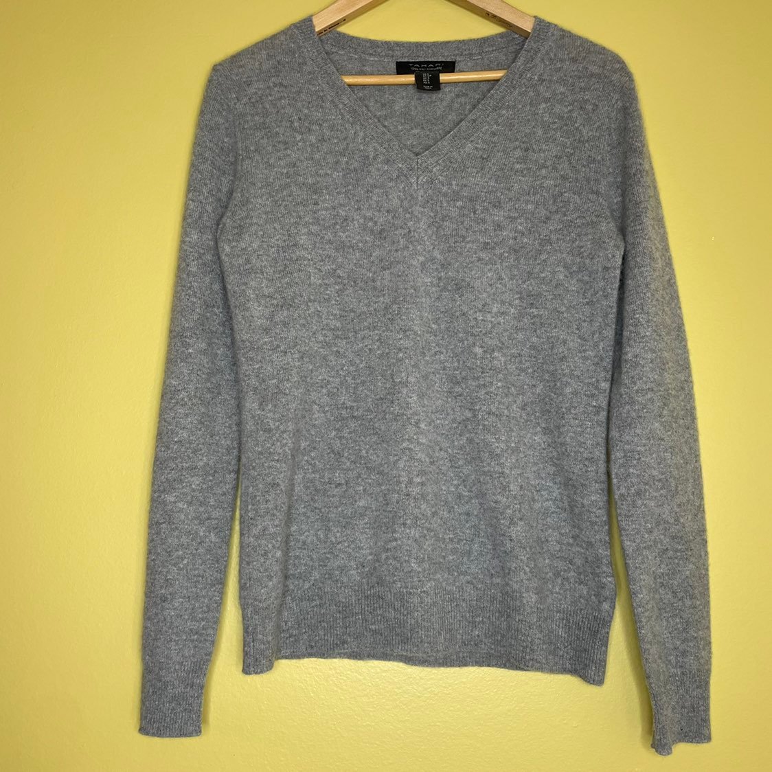 Tahari Grey 2 ply 100% Cashmere Sweater
