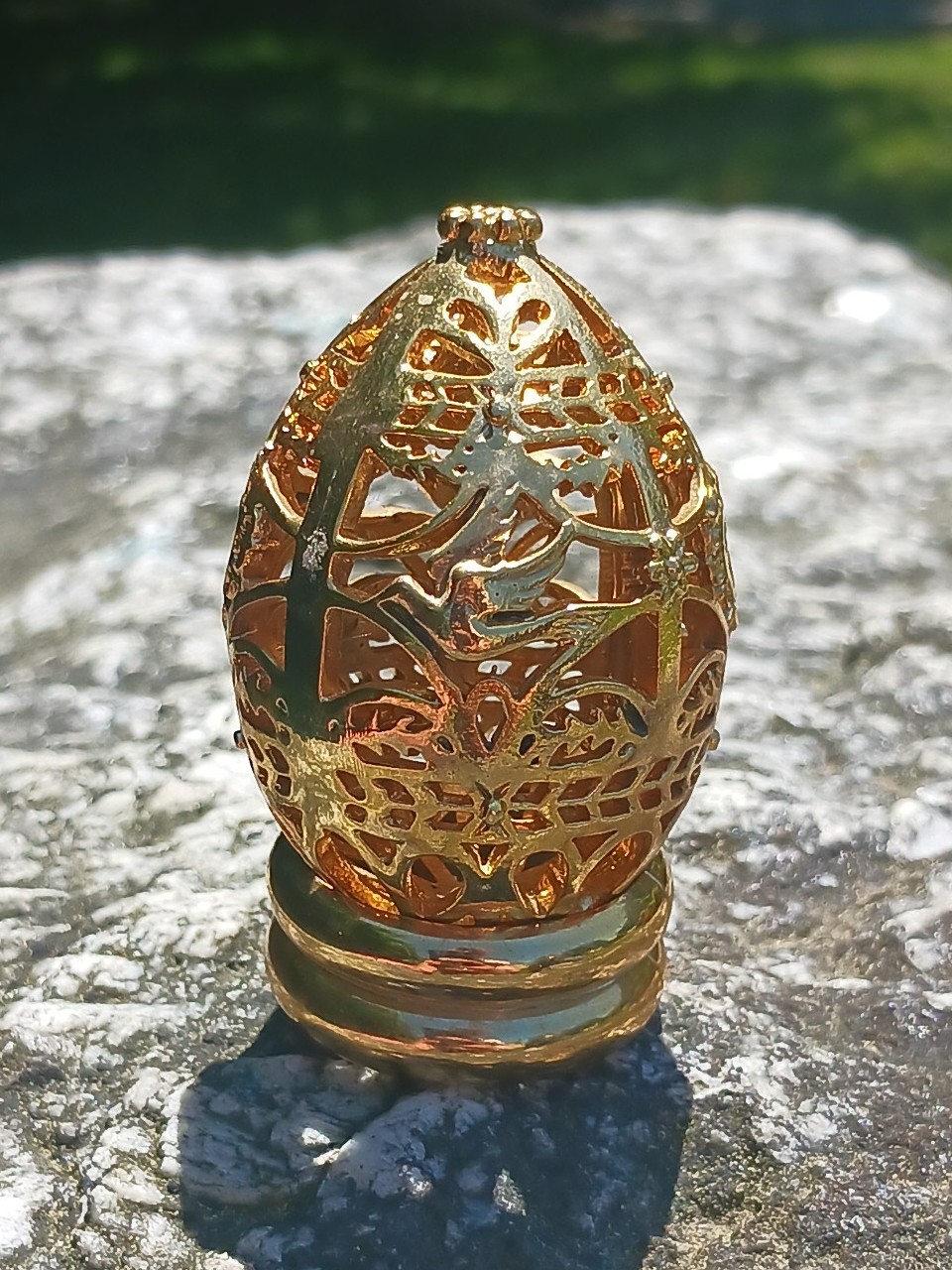 Vintage 1988 Franklin Mint Treasury of Eggs Collection- Gold Filigree Egg