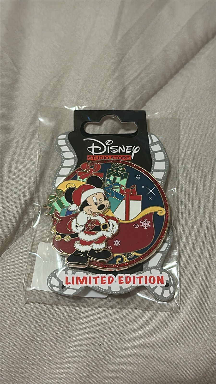 DSSH Mickey Christmas Pin