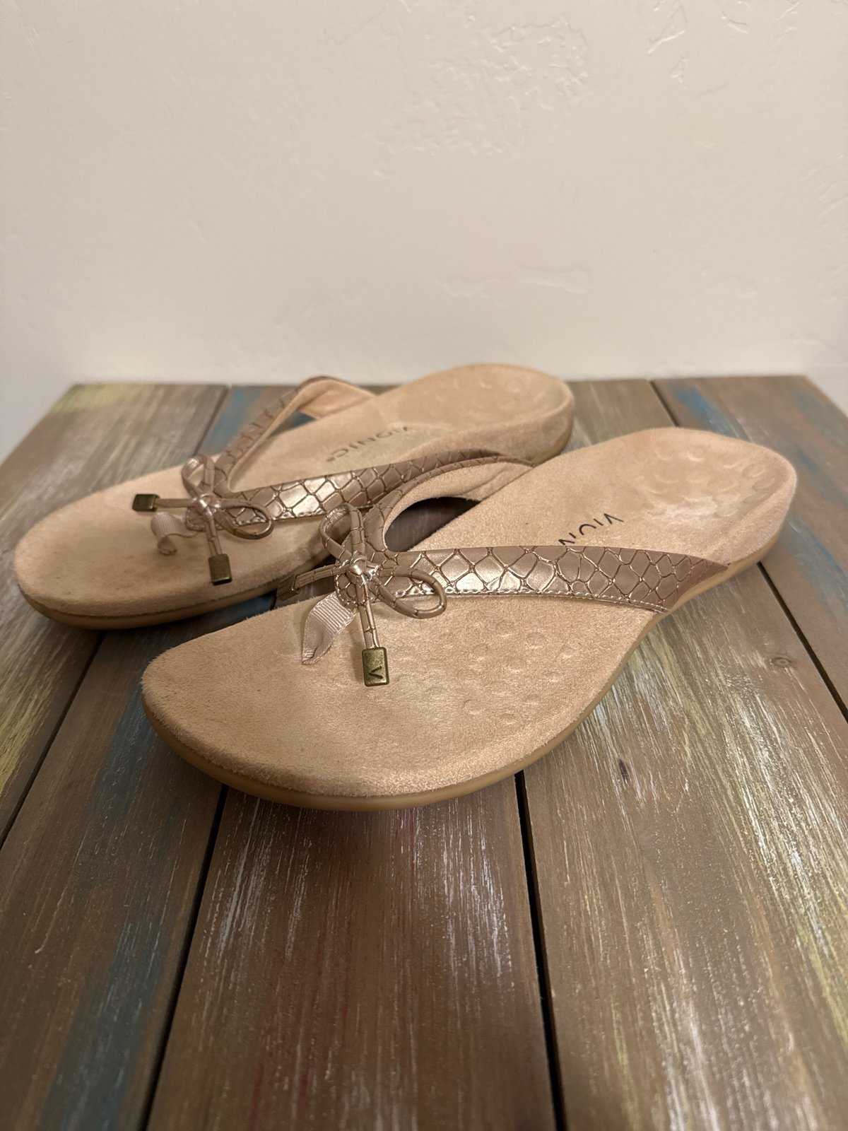 Vionic Bella Toe Post, Flip Flops, Women’s Size 11, Beige Leather