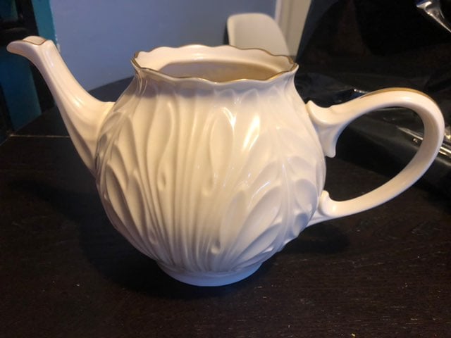 Teapot (Gold Trim) by LENO