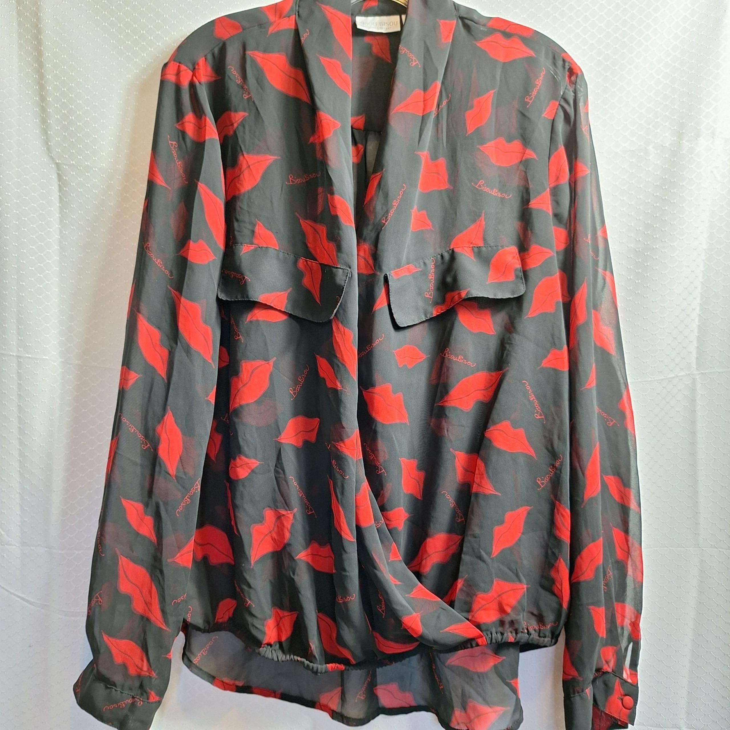 BISOU BISOU Sheer Surplice Wrap Hi-Lo Top Sz XL Black Red Lip AOP Whimsigoth EUC