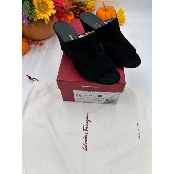 Ferragamo flower heel mule hot sale