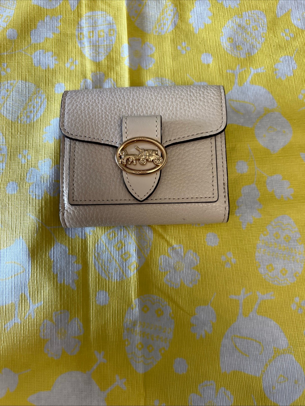 Coach Small Wallet Chalk Pebbled Leather Horse & Carriage Medallion