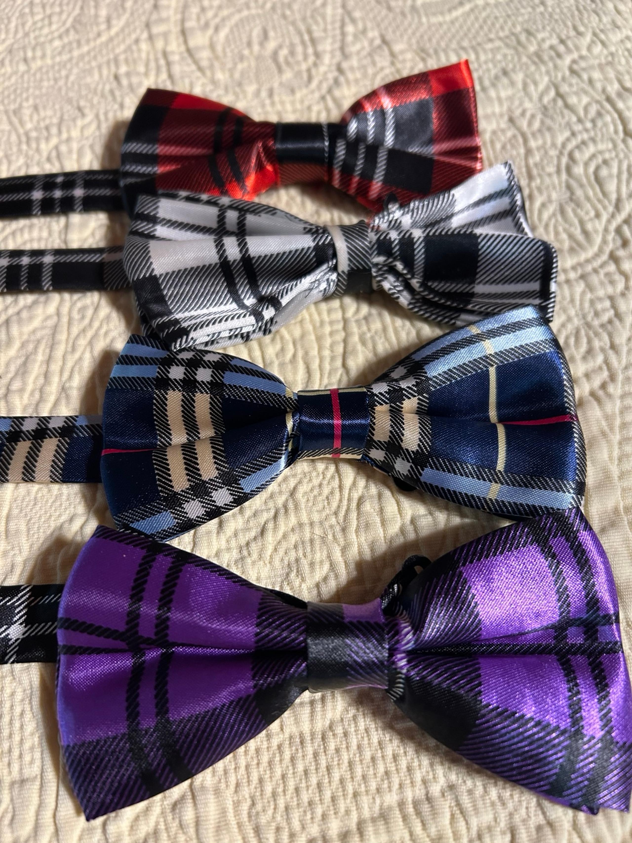 Bow ties Set of 4 Satin New