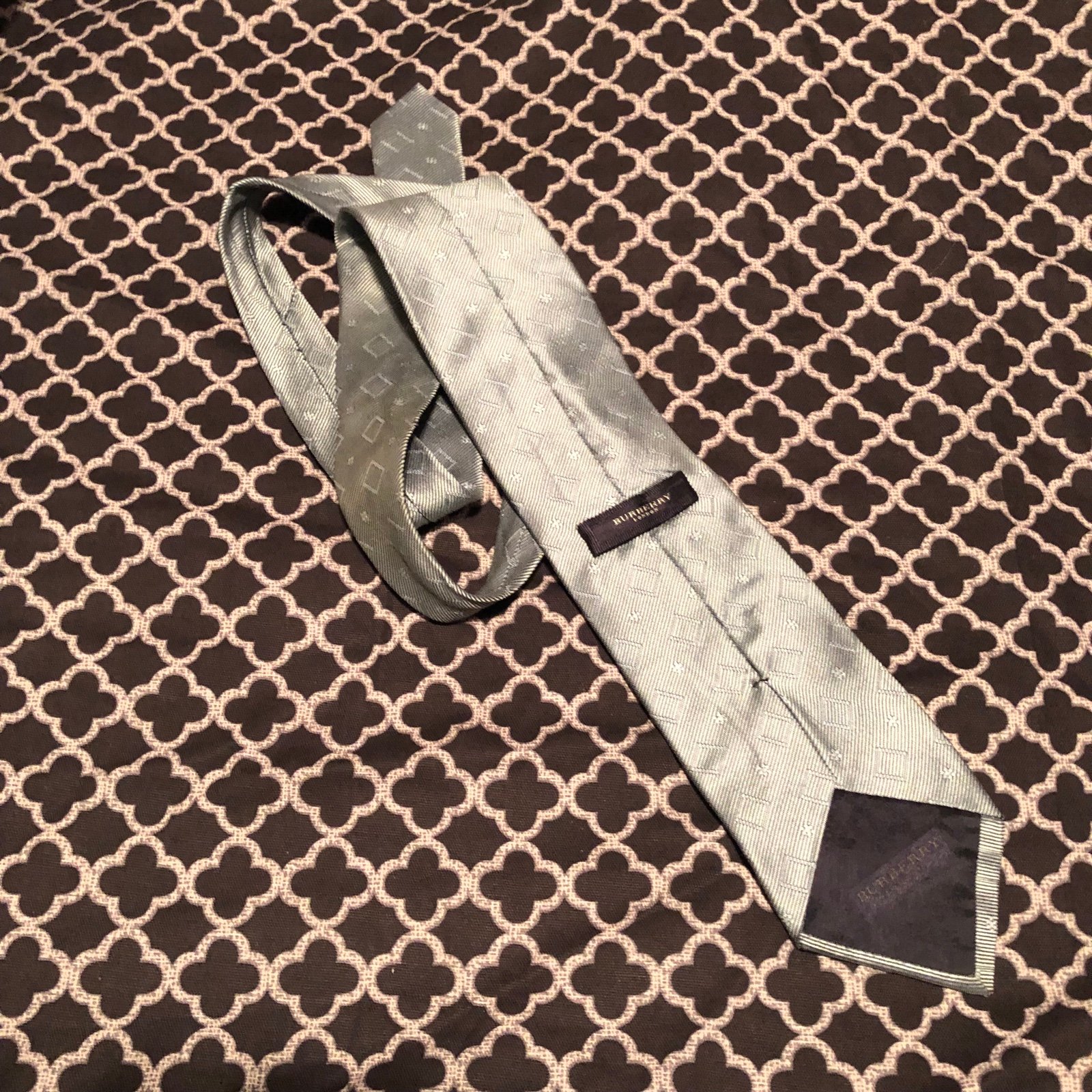 Burberry London NeckTie Men’s 100% Silk Made in Italy Geometric Blue Gray J1