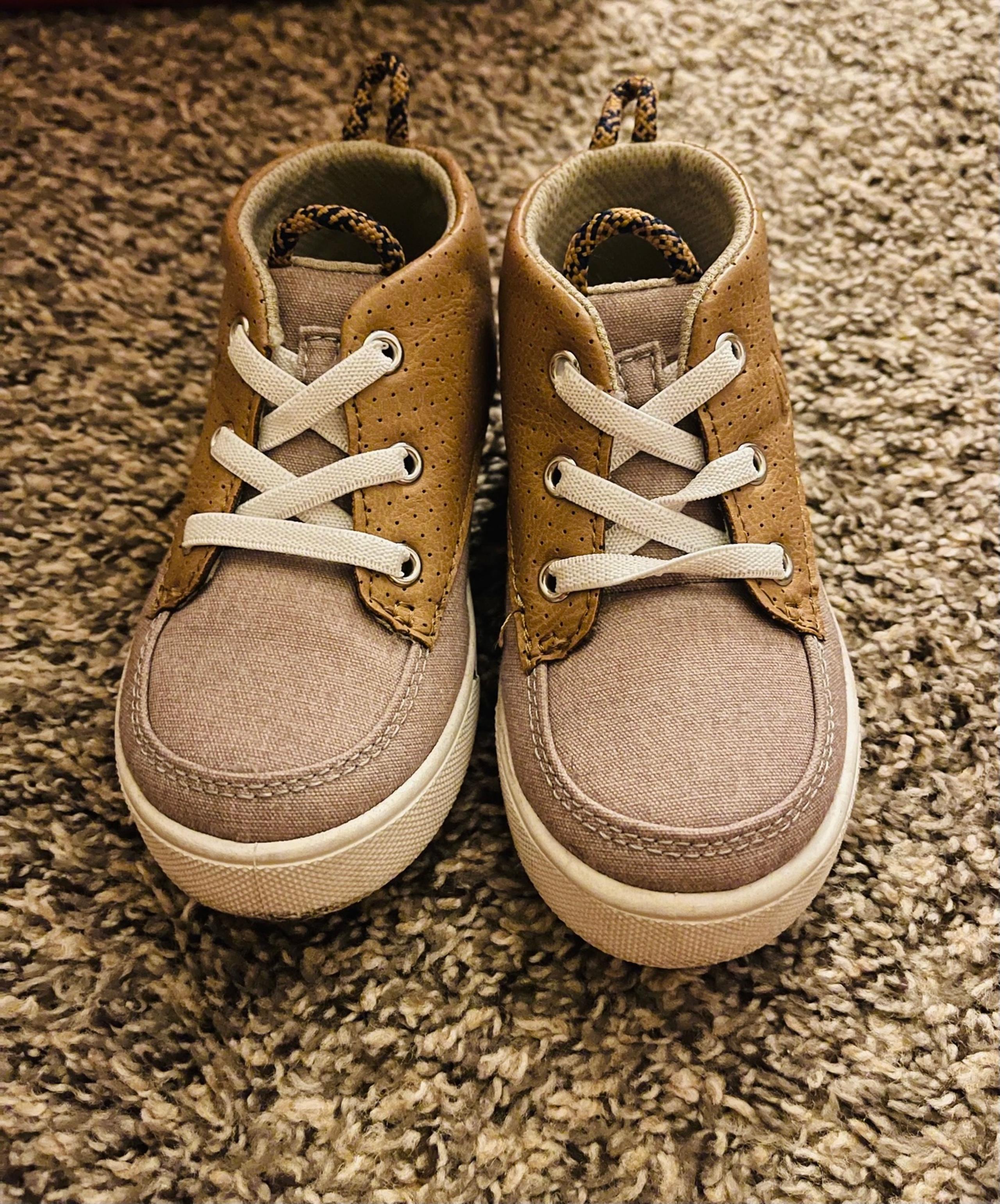 Oshkosh casual sneakers 9M