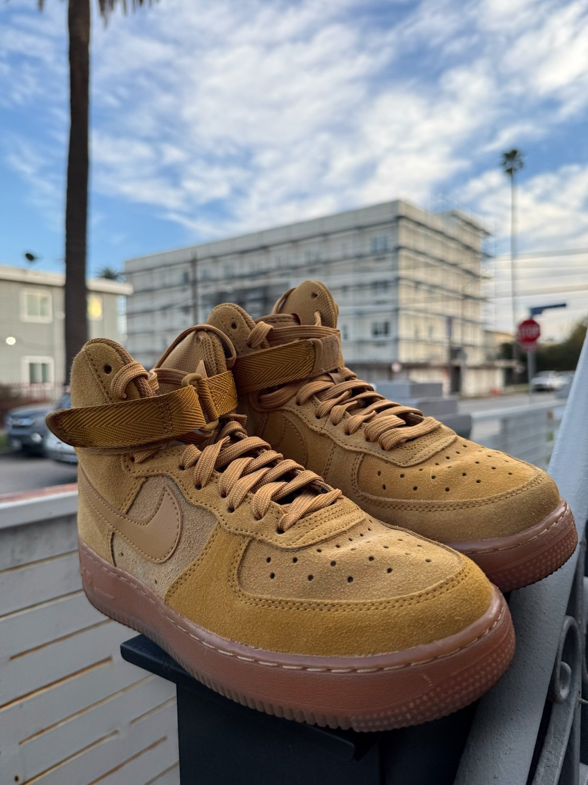 Nike Air Force 1 High LV8 3