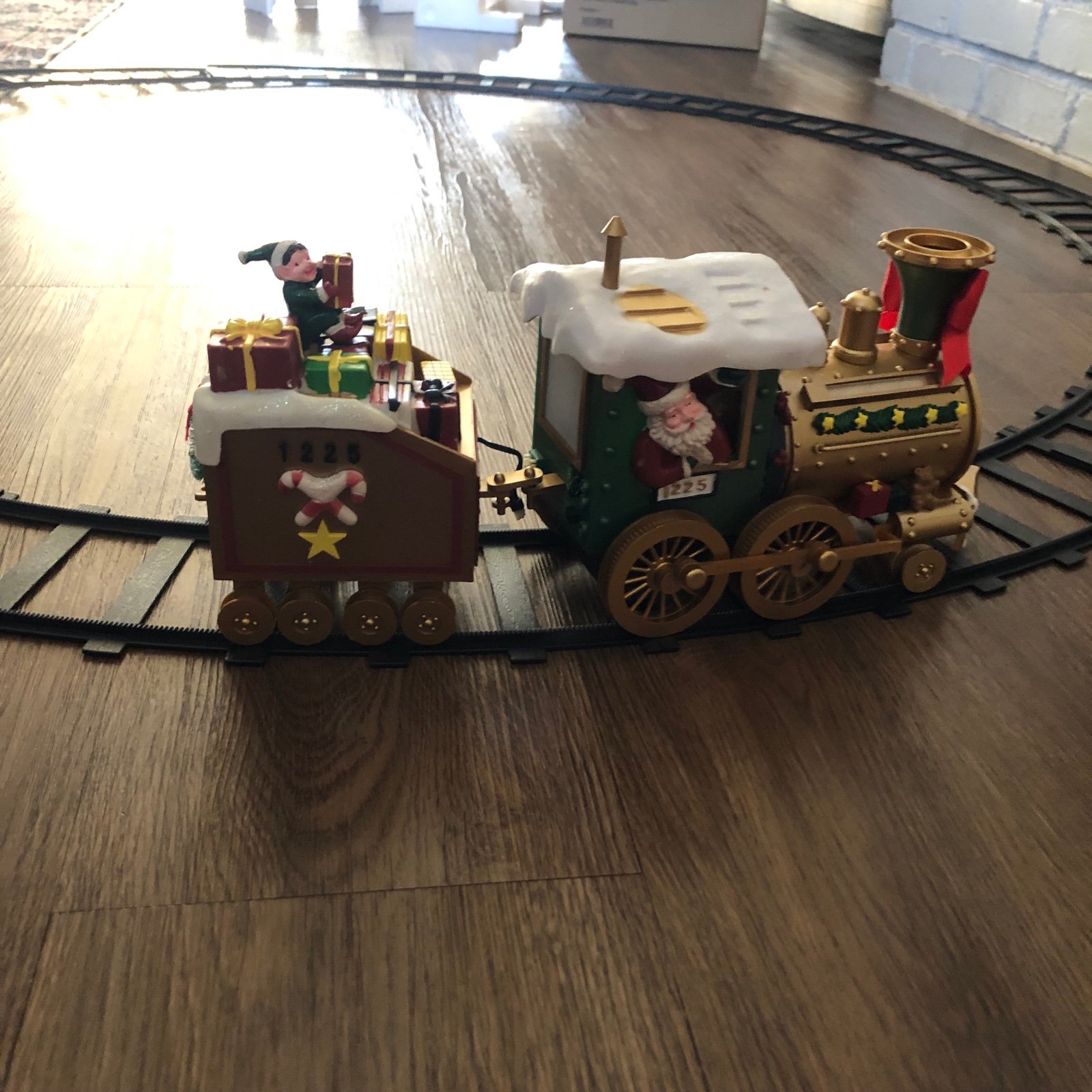 VINTAGE 2006 “NORTH POLE EXPRESS” MUSICAL TRAIN AROUND THE TREE CHRISTMAS AVON