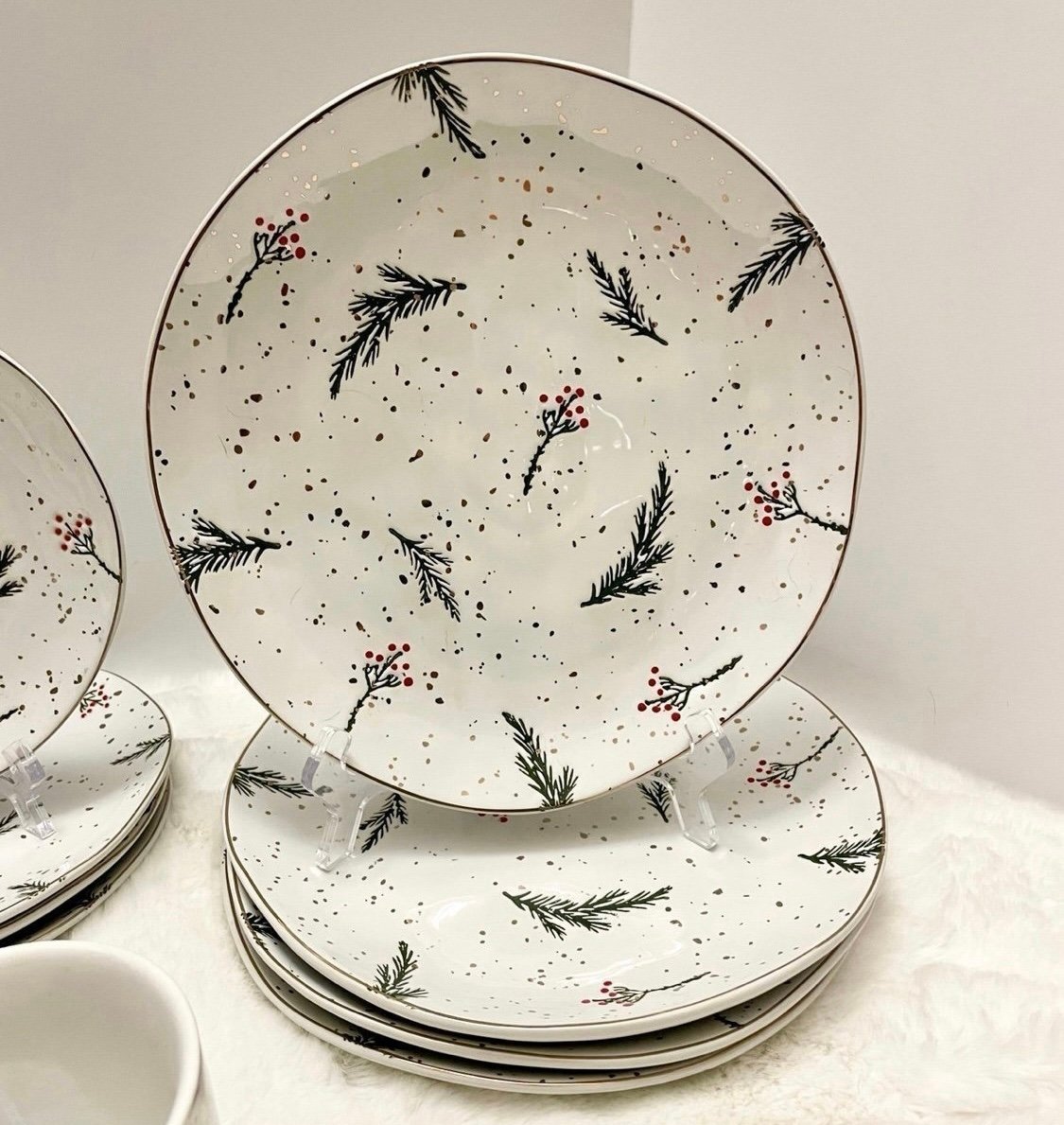 Set of 4 POTTERS STUDIO Salad Plates CHRISTMAS Mistletoe Red Holly Holiday