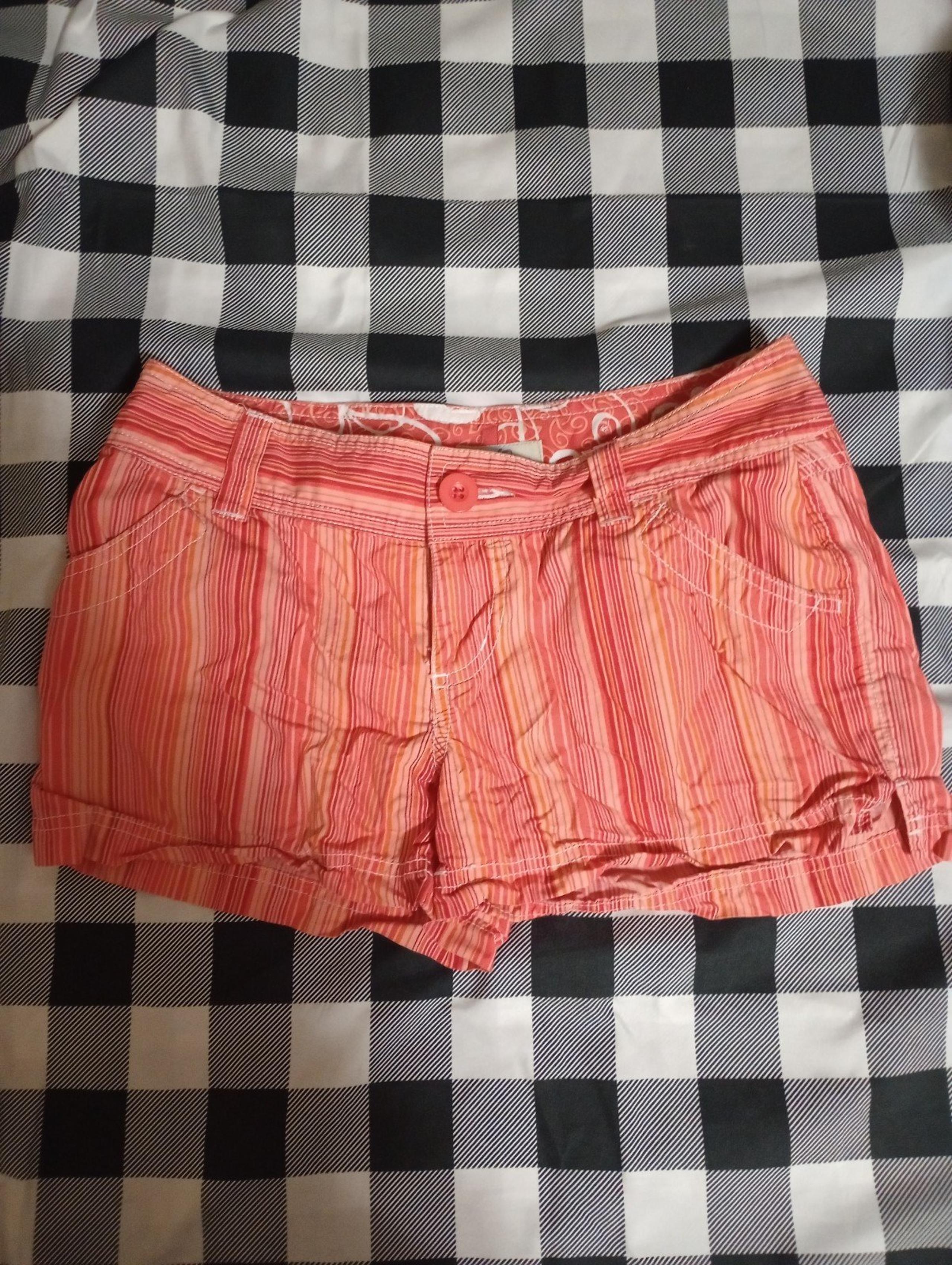 So wear it de Clare it shorts sz 1