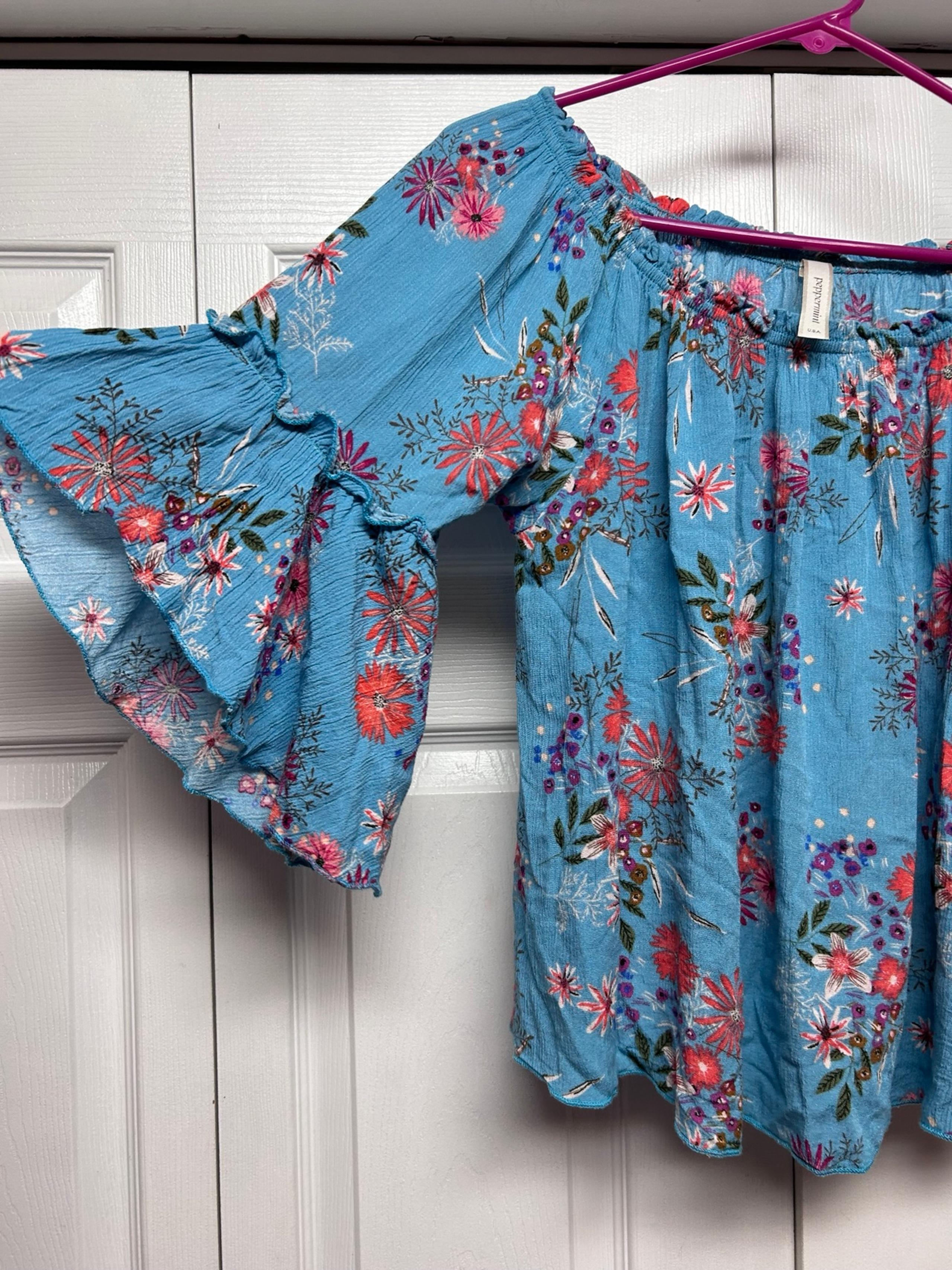 Floral off the shoulder top women’s Medium