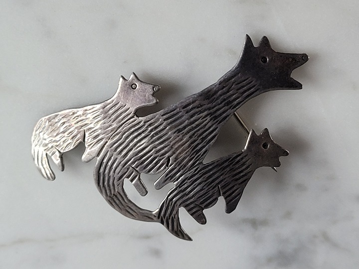 Vintage Raymond Gasper Native Zuni Sterling Silver Coyote Brooch 4.8g E6185