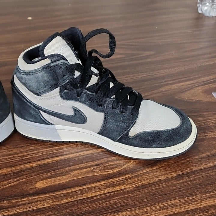 Air Jordan 1 Retro High GS 'Aluminum' Athletic retailer Shoes Size 4.5 Youth
