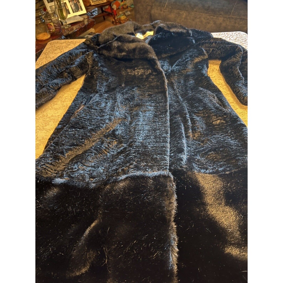 Gorgeous Vintage Black Hutzler’s Baltimore Aristocrat Persian Lamb Faux Fur coat