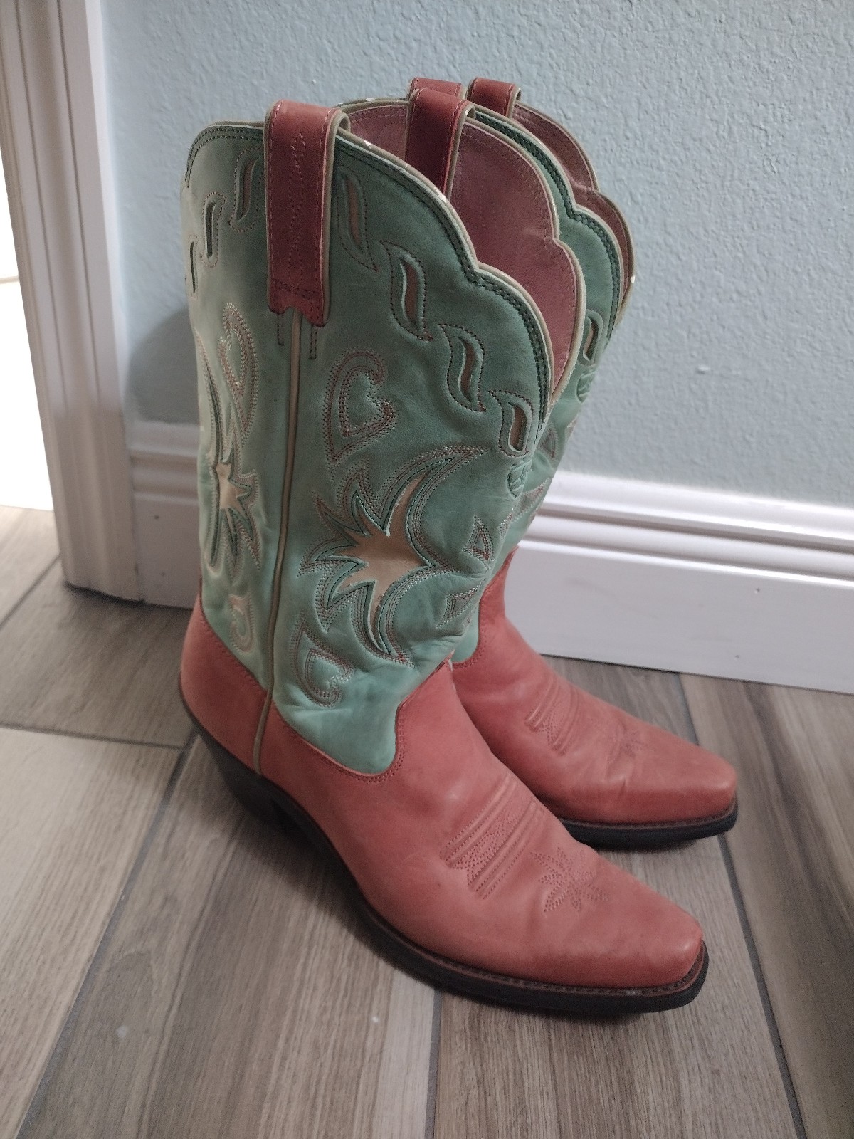 Ariat cowboy boots women EUC!