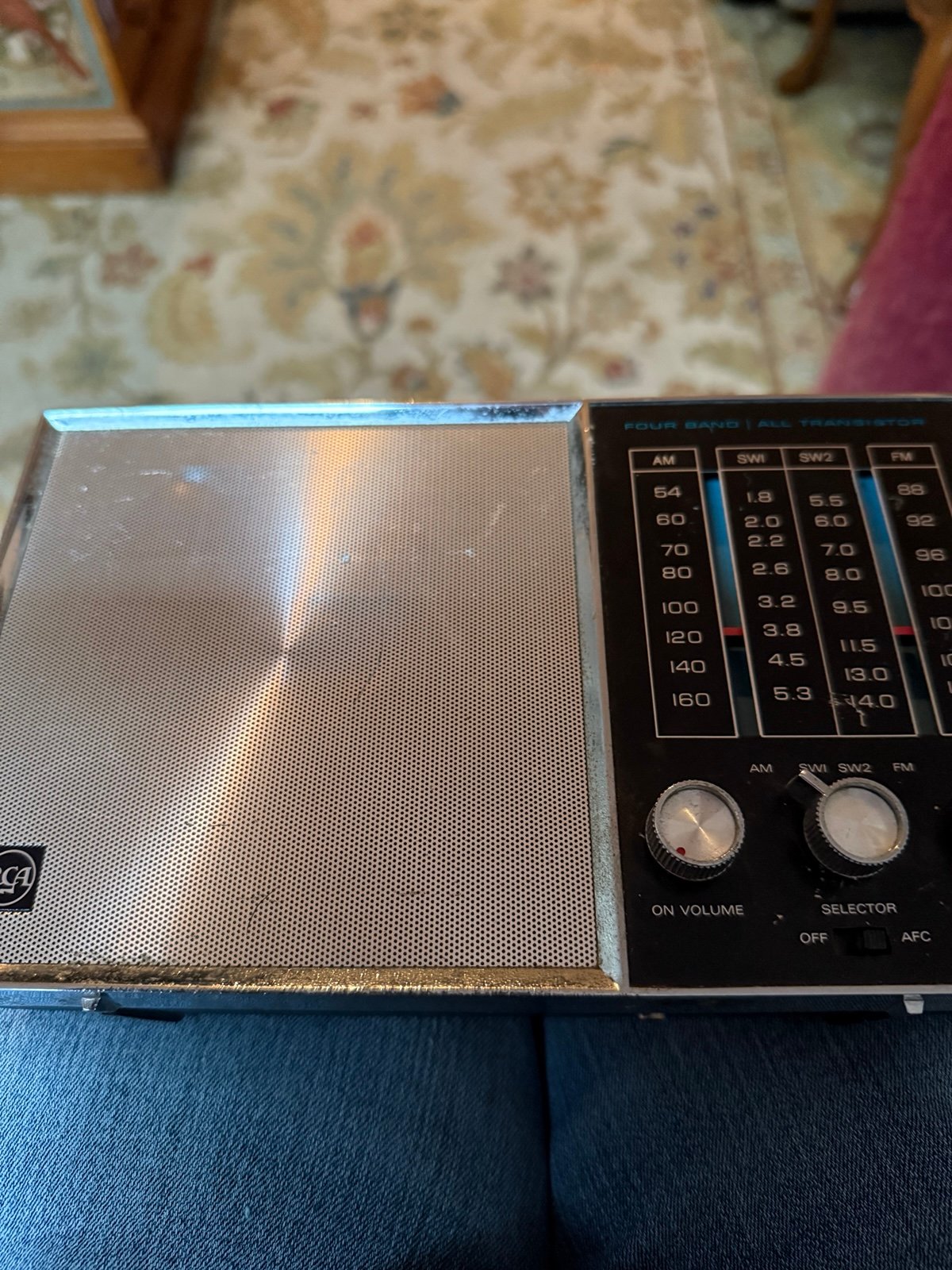 Vintage RCA four band all transistor radio works, but needs an antenna