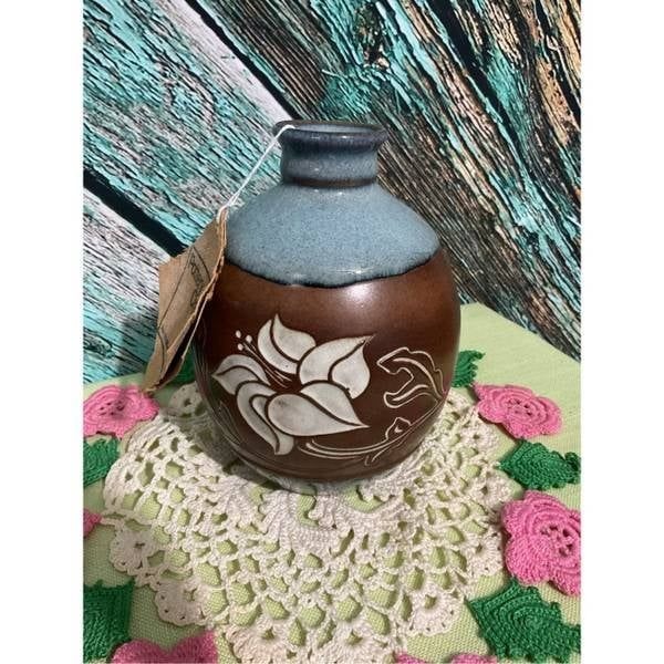 NOS Vintage Pottery Craft Vase Flower Front Beautiful 6.5”