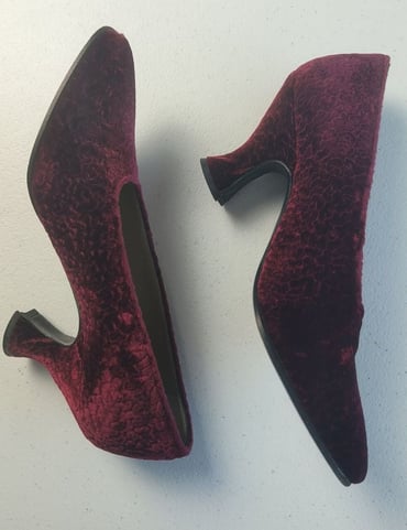 Yves Saint Laurent womens heels red burgundy velvet sz 6 1/2 M Vintage 80s Y2k
