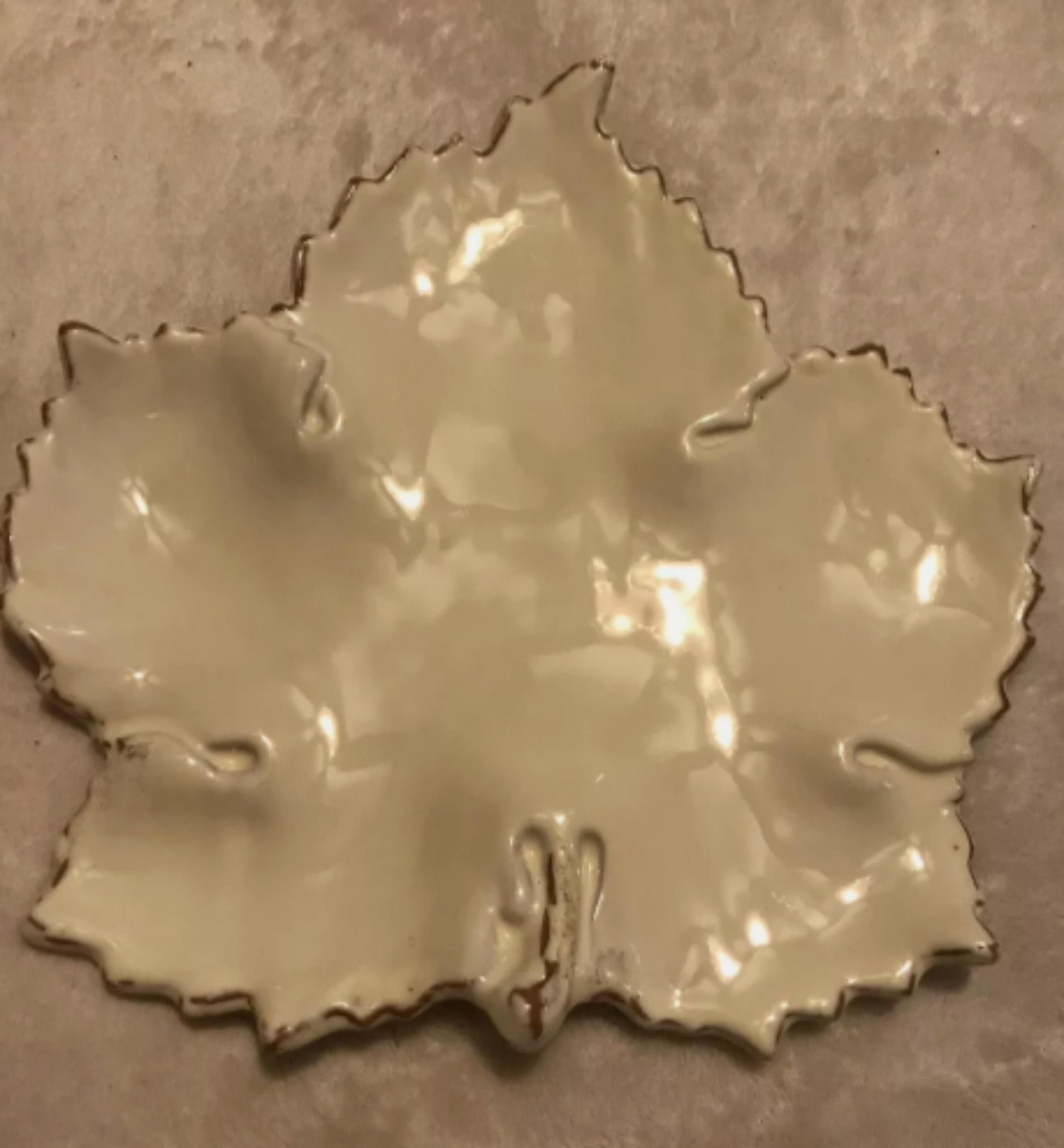 Crate & Barrel Ivory Leaf Bowl Made In Italy Cerimiche Virginia 9"