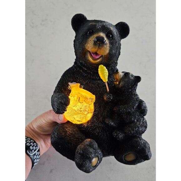 New Solar Garden Statues Loving Bear Figurine Lights for Outdoor Decor